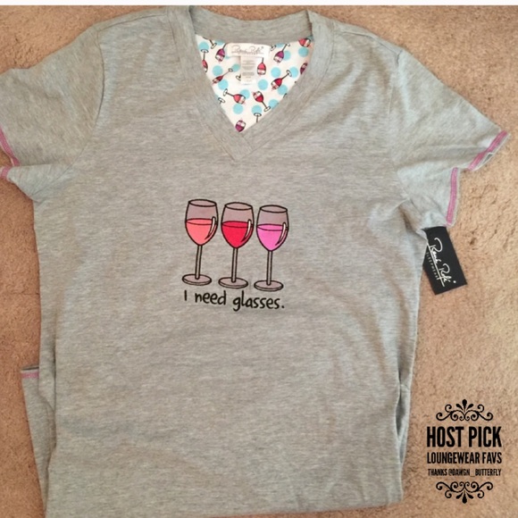 Other - 🎉 HP 🎉 Wine Glass Graphic V-Neck Sleep Shirt🍷